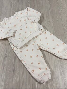 7/$20 Cloud Island Cream Baby Sweatshirt and Pants Set Gingerbread
